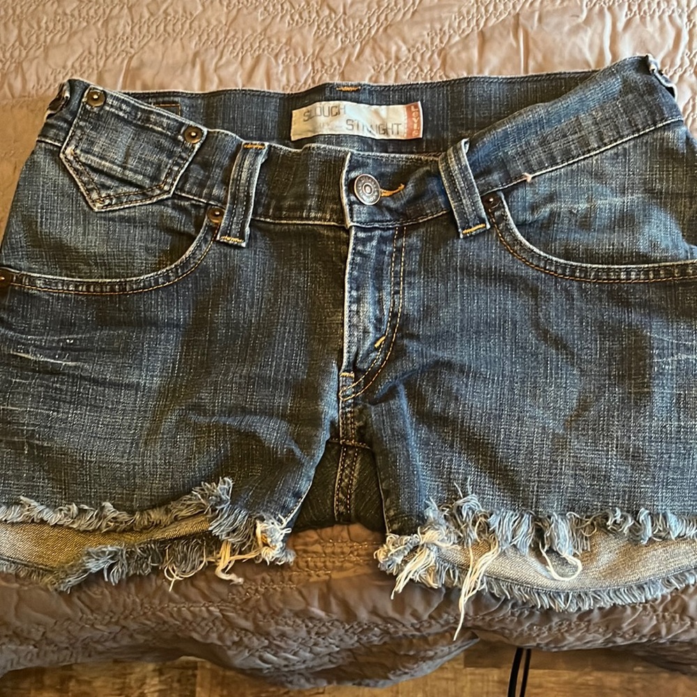 SOLD 👍 Levi cut offs!
